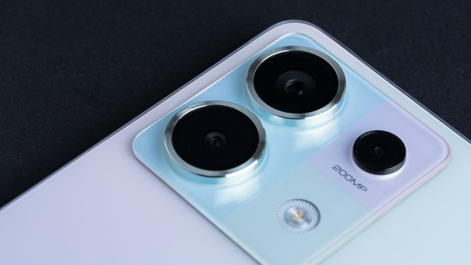 Xiaomi Is Working on a 10,000mAh Mid-Range Phone With a 200 MP Camera thumbnail