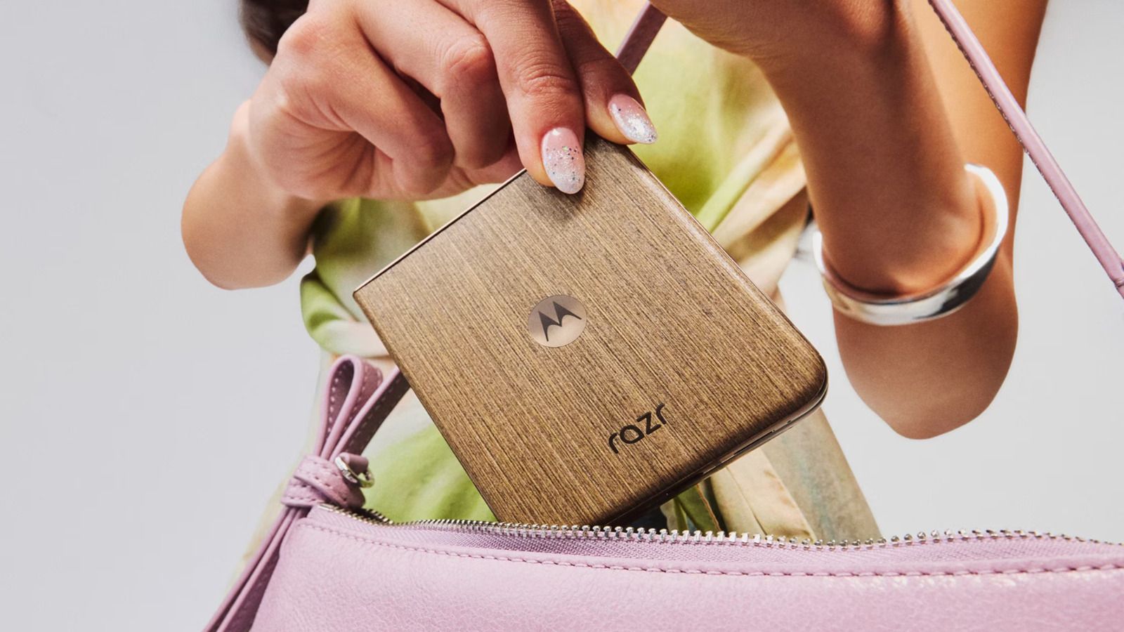 Motorola Razr, Razr+ and Razr Ultra 2026 Launched: Full Specifications, Pricing and Availability thumbnail