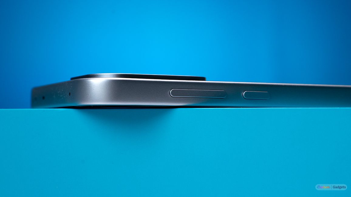 OnePlus Nord 6 frame right side OnePlus Nord 6 frame right side