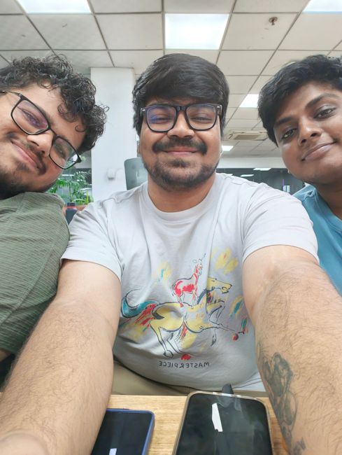 Realme 16 5G groupfie