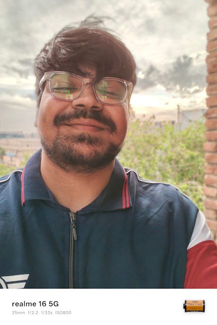 Realme 16 5G portrait selfie front
