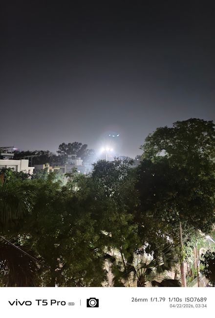 Vivo T5 Pro park light 26mm shot