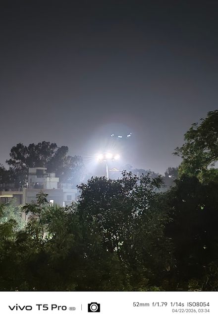 Vivo T5 Pro park light 52mm shot