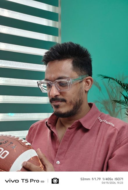 Vivo T5 Pro portrait shot indoors