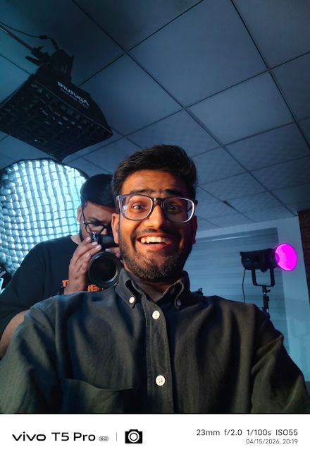 Vivo T5 Pro selfie indoors