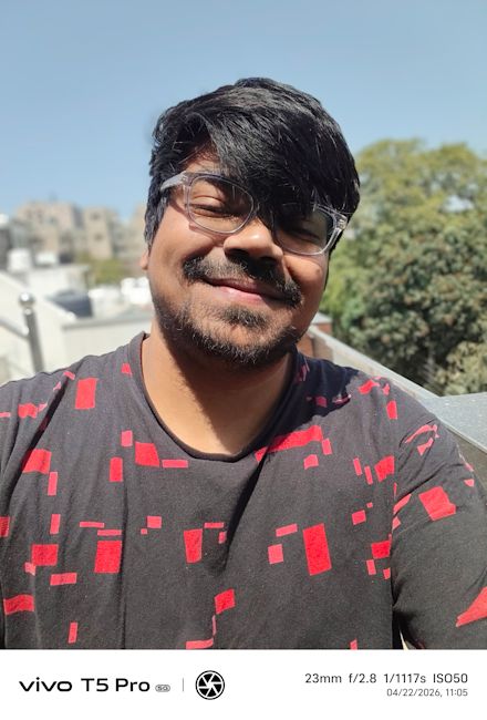 Vivo T5 Pro potrait selfie outdoors