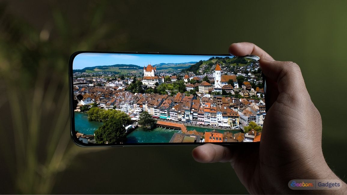 watching content on Motorola Edge 70 Pro display
