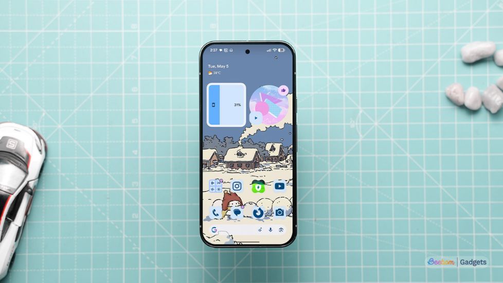 Android phone on the home screen with one icon sticking out
