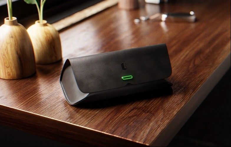 B by Lenskart charging case black