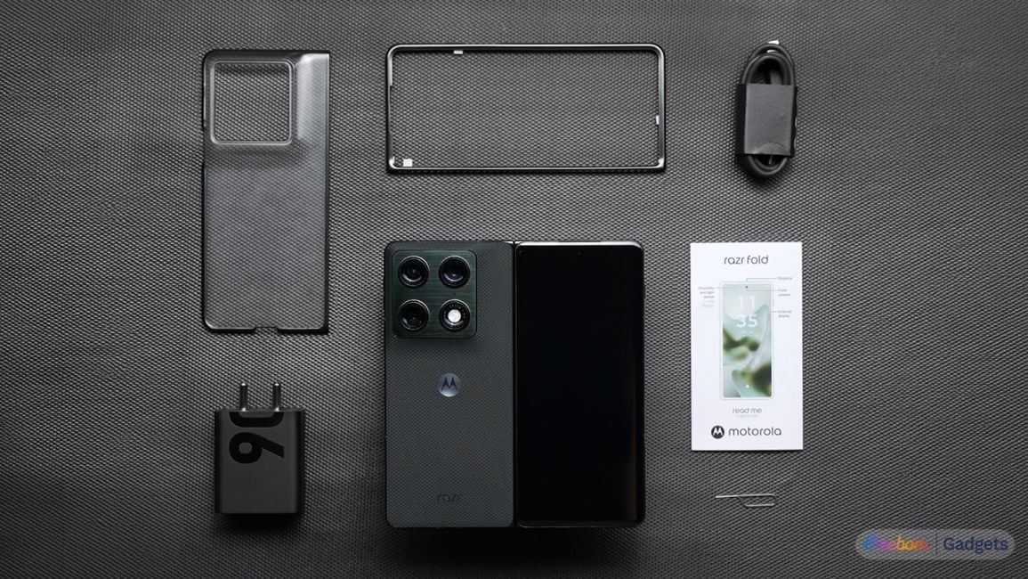 Motorola Razr Fold box contents