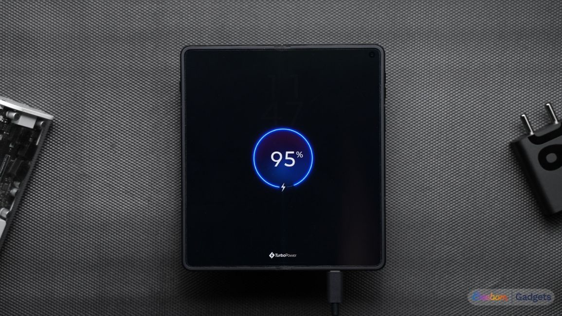 Motorola Razr Fold charging animation 