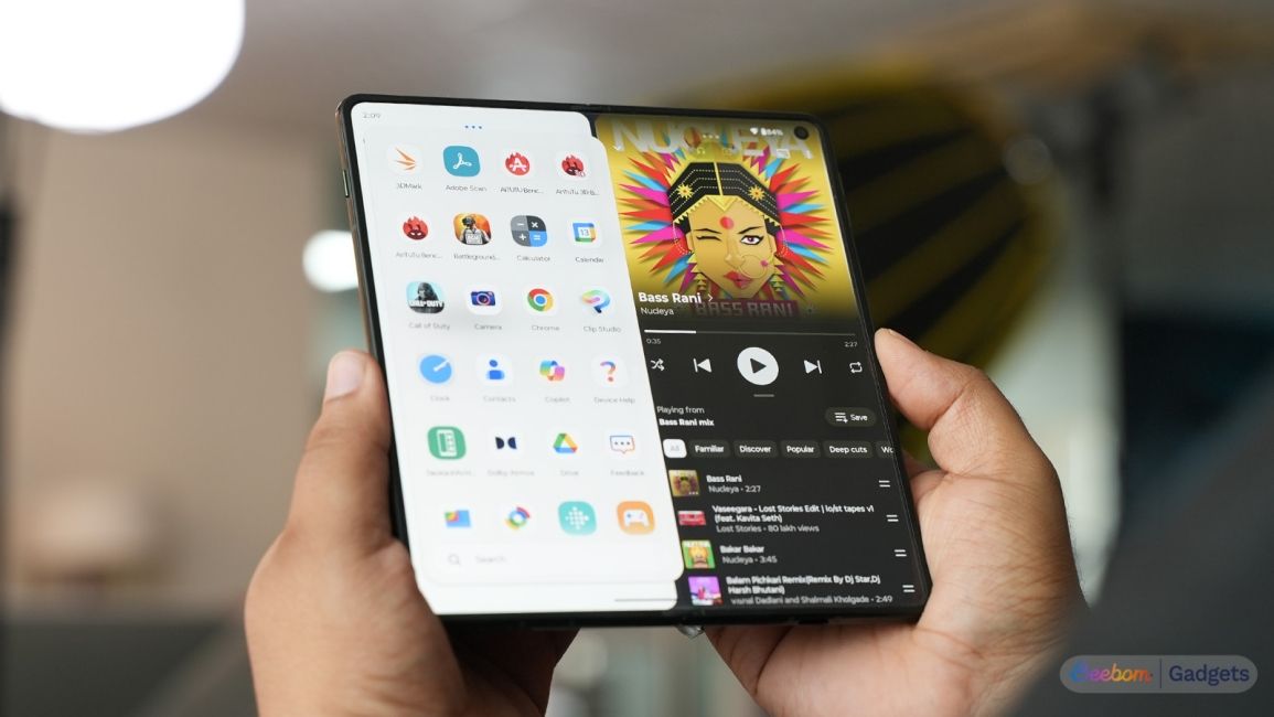 Running multiple apps on Motorola Razr Fold