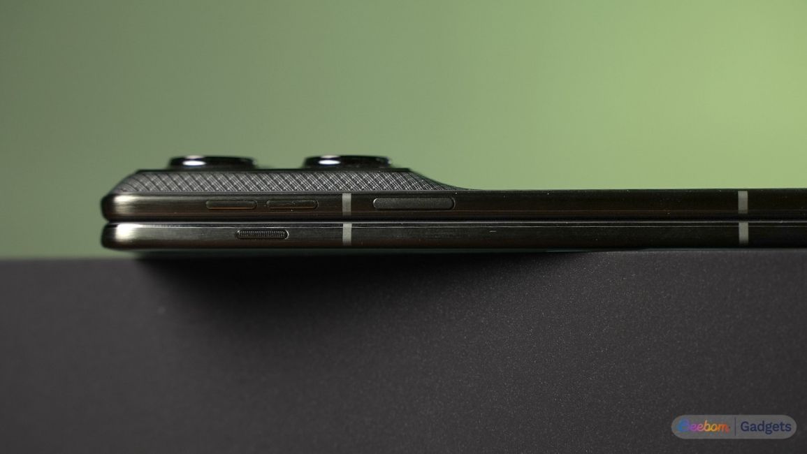 Motorola Razr Fold design from the side