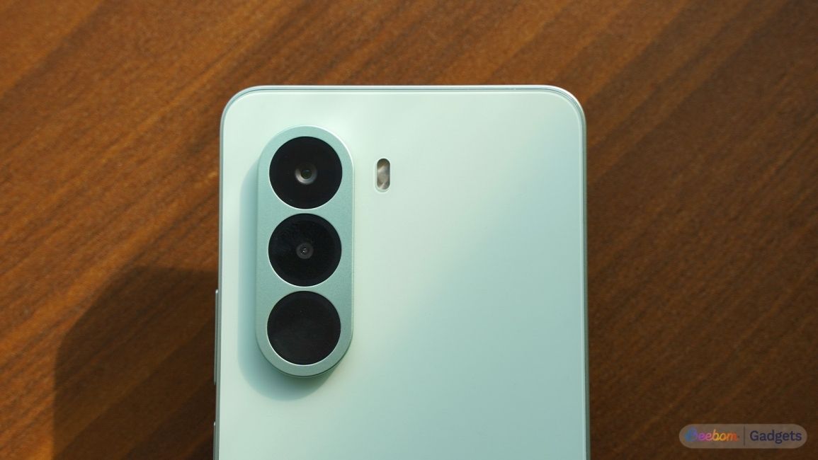 OnePlus Nord CE 6 Lite camera bump close up shot 2 
