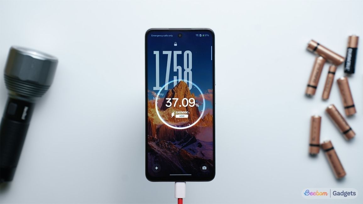 OnePlus Nord CE 6 Lite charging animation in display