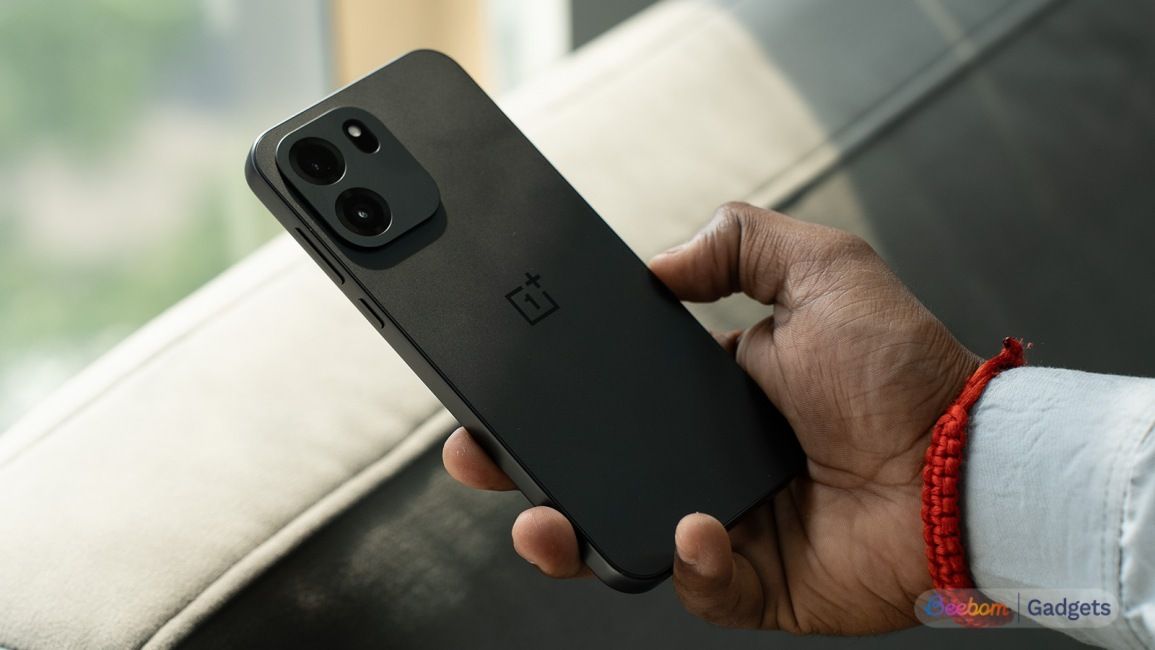 OnePlus-Nord-CE-6-phone-in-hands