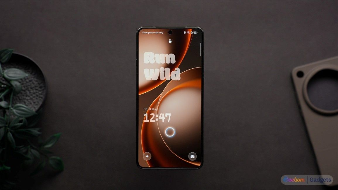 Oppo Find X9 Ultra Display from the front 2
