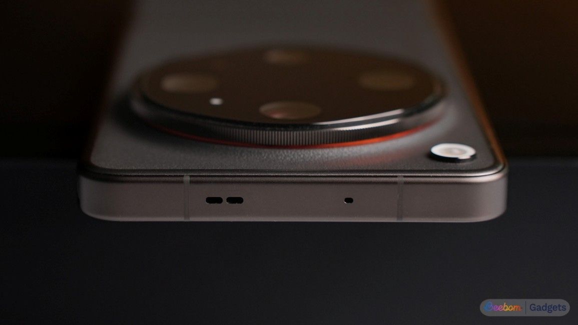 Oppo Find X9 Ultra design from the top of the phone