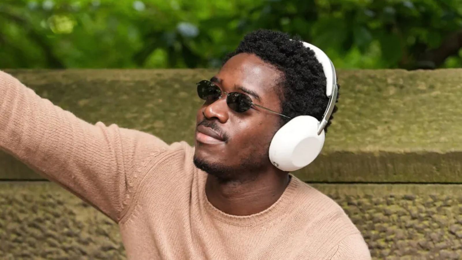 Sony ColleXion Headphones Renders Reveal Premium New Design thumbnail
