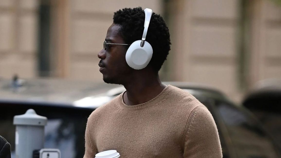 Person wearning Sony The ColleXion hedphones in the wild