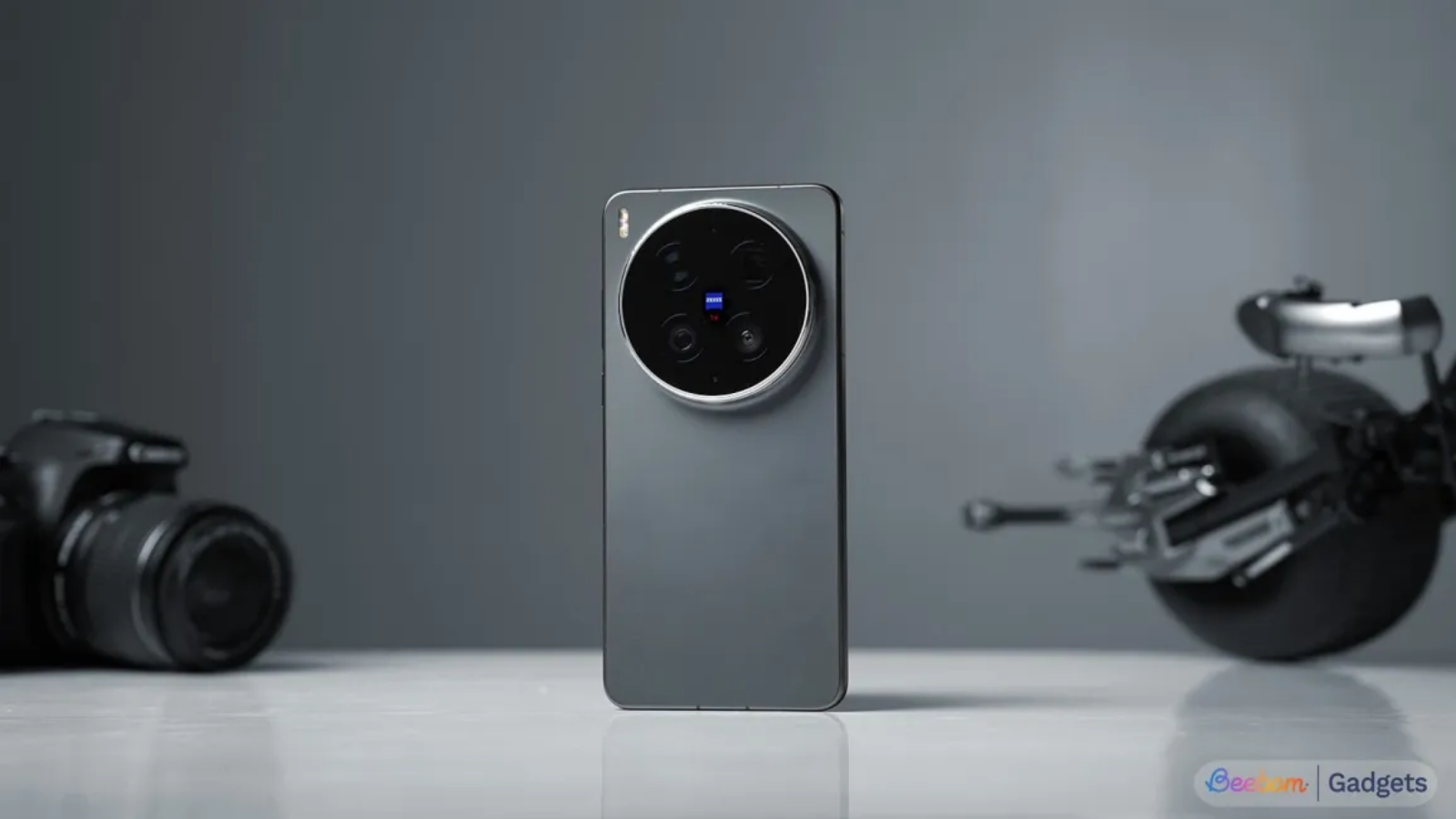 Vivo X500 Pro Leak Reveals Dimensity 9600 Chipset and 64MP Sony Telephoto Camera thumbnail