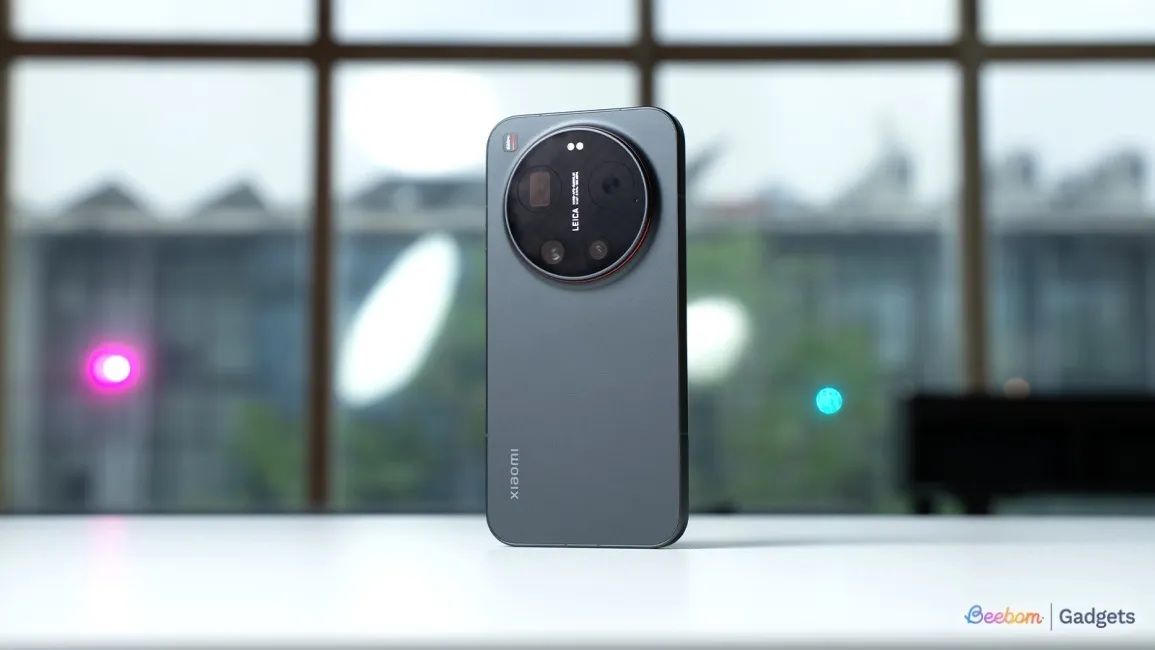xiaomi 17 ultra standing, back side visible