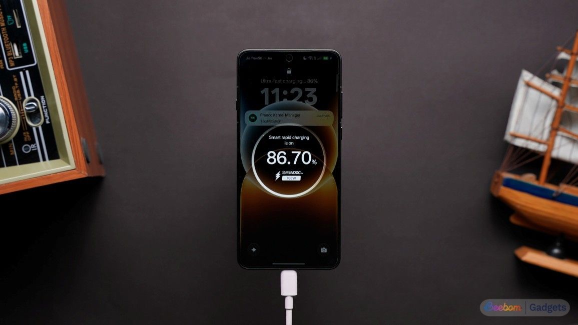 charging animation shown on the screen of the Oppo Find X9 Ultra 