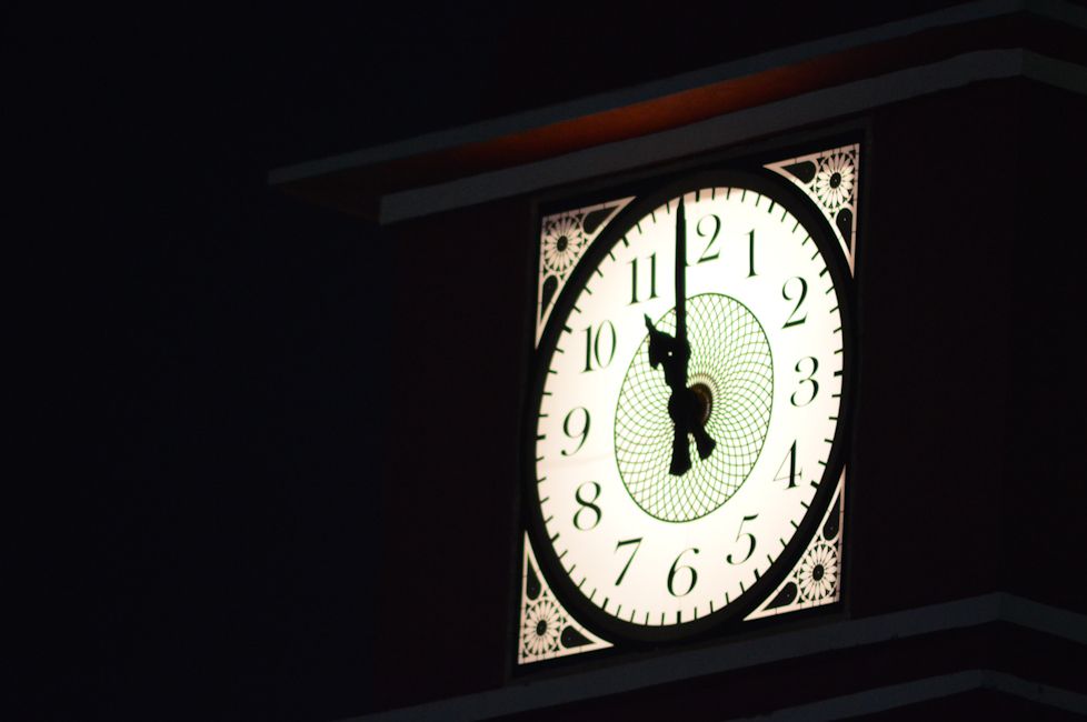 Nikon D3200 clock show night