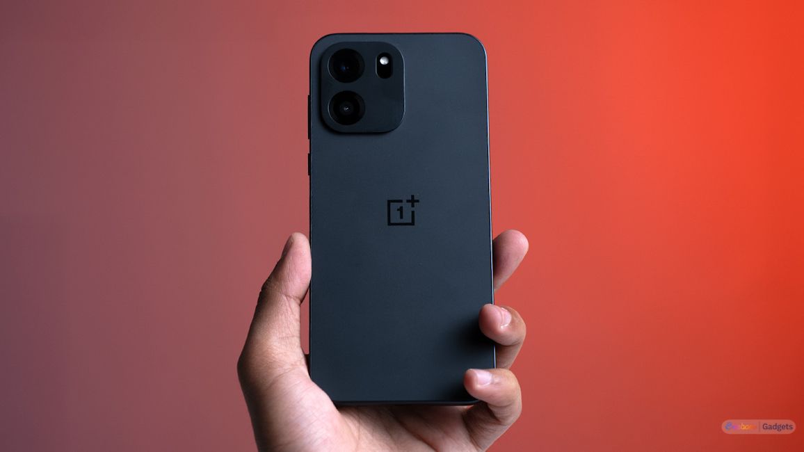 OnePlus Nord CE 6 in hand black back design