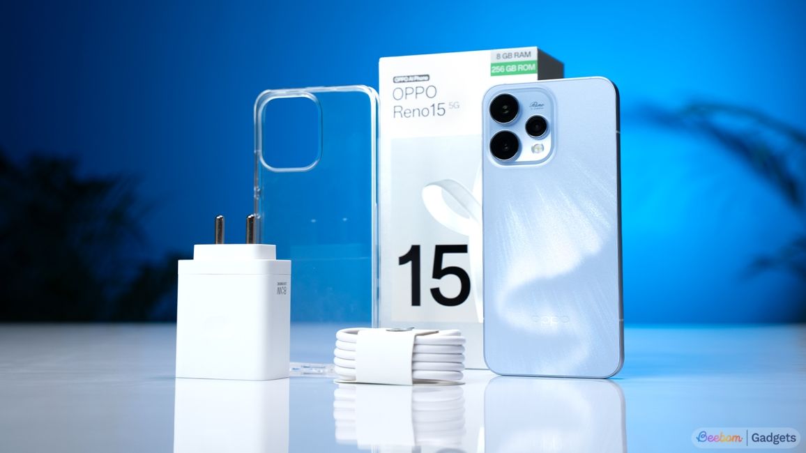 shot of the Oppo Reno 15 box placed on a desk