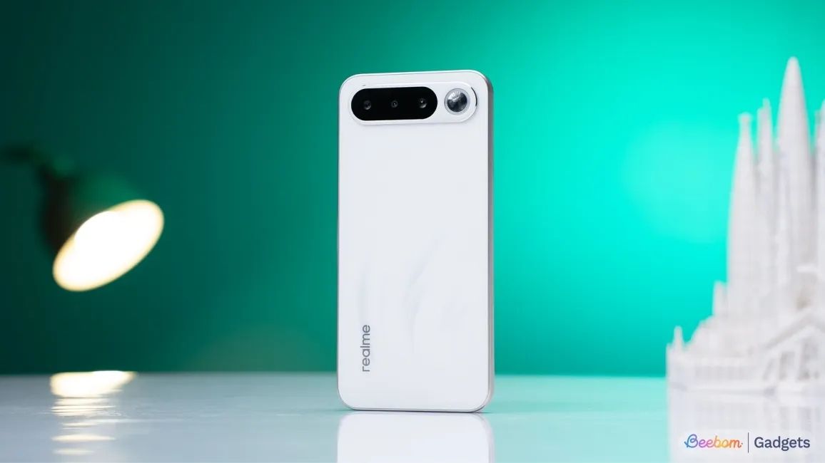 realme 16 back side image