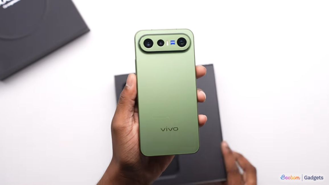 Vivo X300 FE from the back with other Vivo smartphones behind