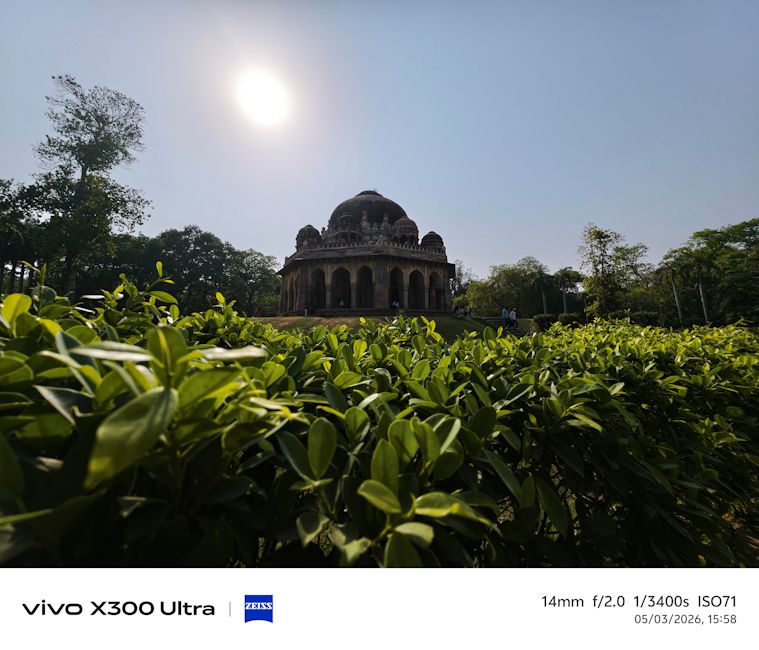 Vivo X300 Ultra 14mm building day shot