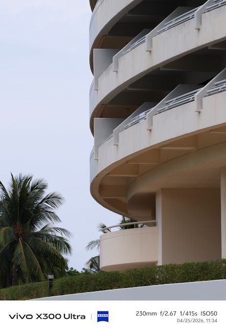 Vivo X300 Ultra 230mm building day shot