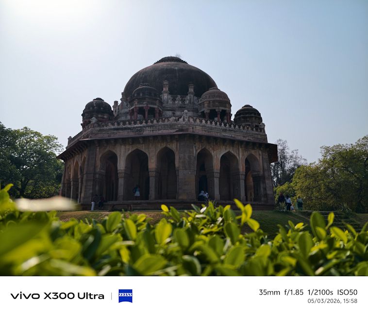 Vivo X300 Ultra 35mm building day shot
