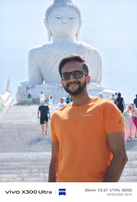 Vivo X300 Ultra 85mm day shot portrait temple