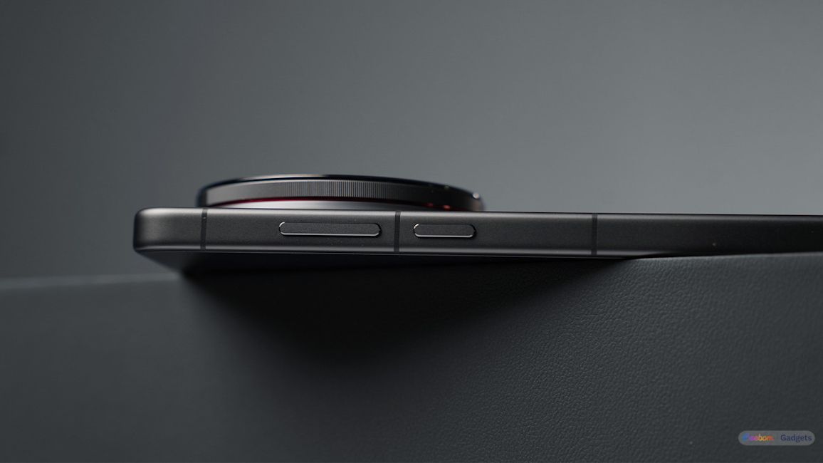 Vivo X300 Ultra camera module thickness