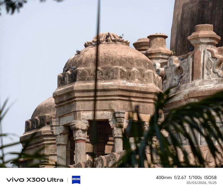 Vivo X300 Ultra tomb shot close up