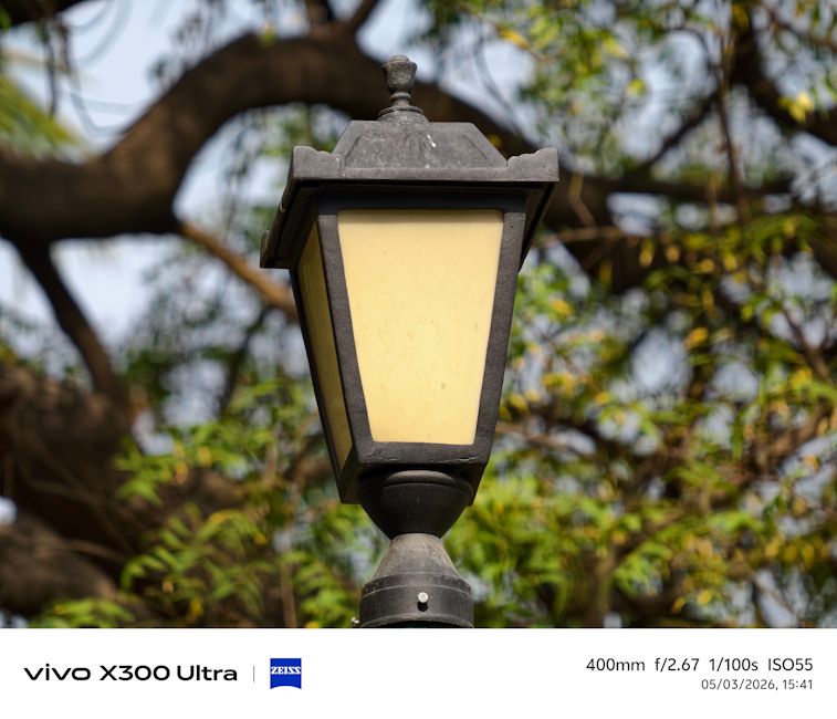 Vivo X300 Ultra lamp shot close up