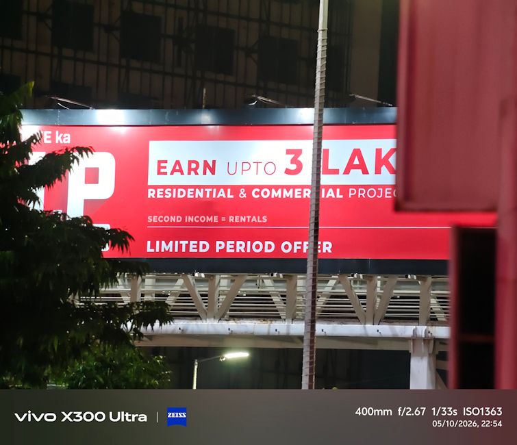 Vivo X300 Ultra night shot street sign