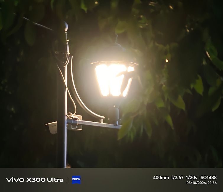 Vivo X300 Ultra night shot street light