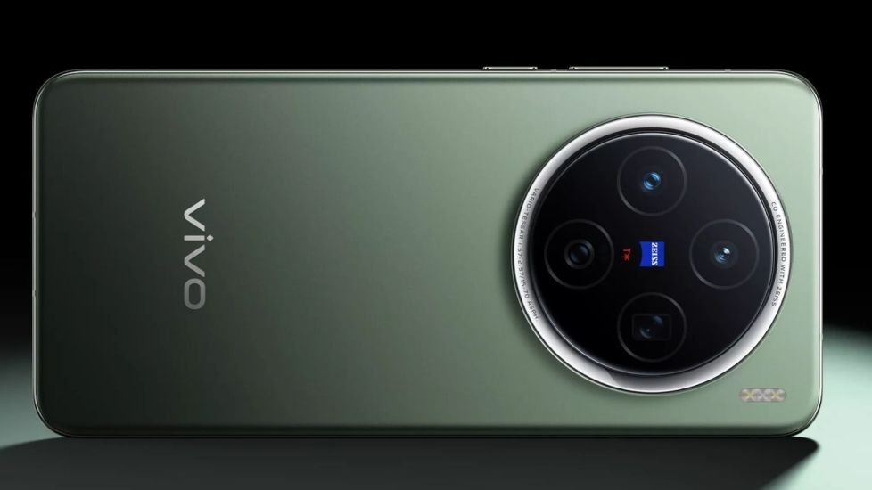 Vivo X300 from the back in green colourway
