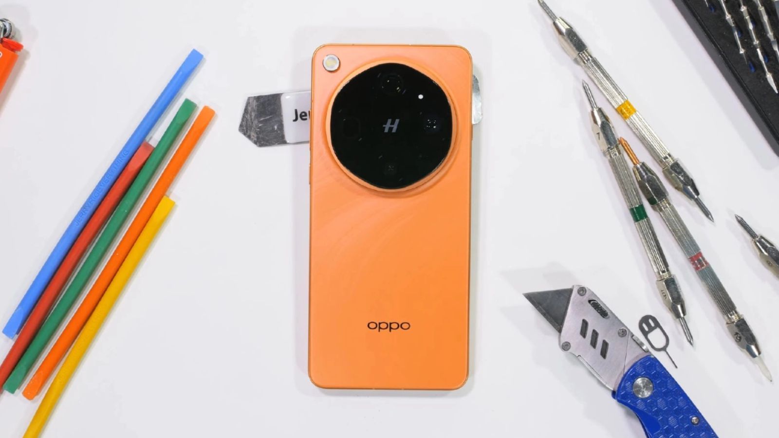 Oppo Find X9 Ultra Passes JerryRigEverything’s Extreme Durability Test with Ease thumbnail