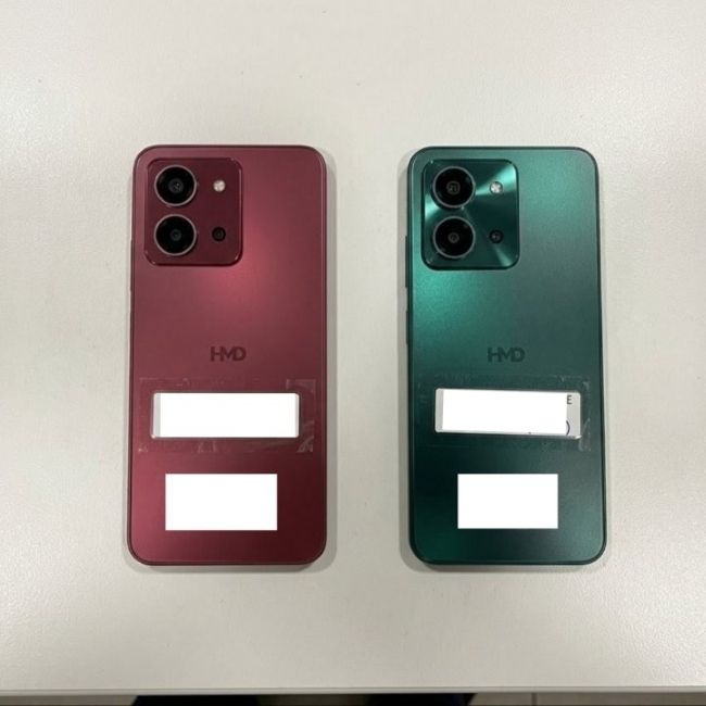 HMD C2 Plus in Green and Red from the back