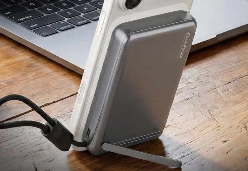 Stuffcool Nido with smartphone attached and stand opened Stuffcool Nido with smartphone attached and stand opened