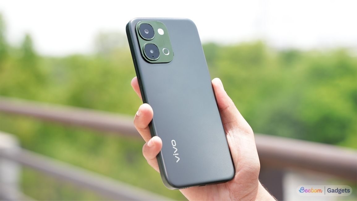 Vivo T5x hands on design showcase outdoors 