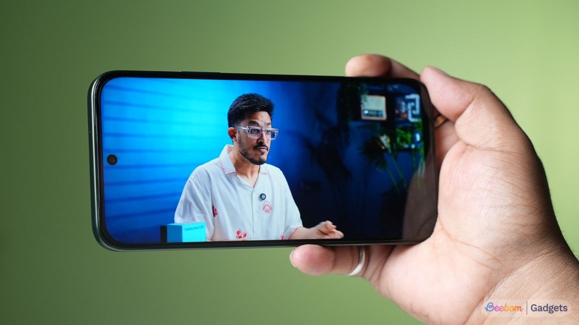 Watching YouTube videos on the Vivo T5x display