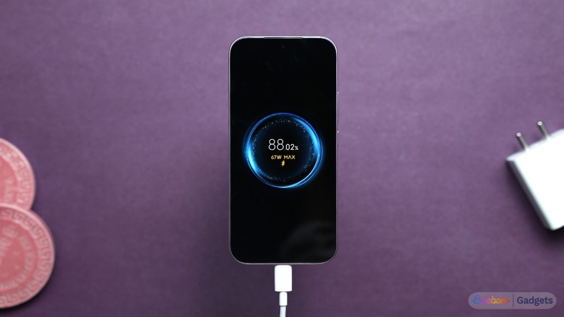 Xiaomi 17T charging animation shown on the screen