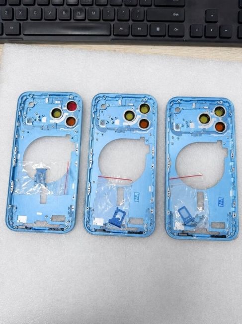iPhone 18 Pro Max Cloudy Blue Aluminum frame in hand 