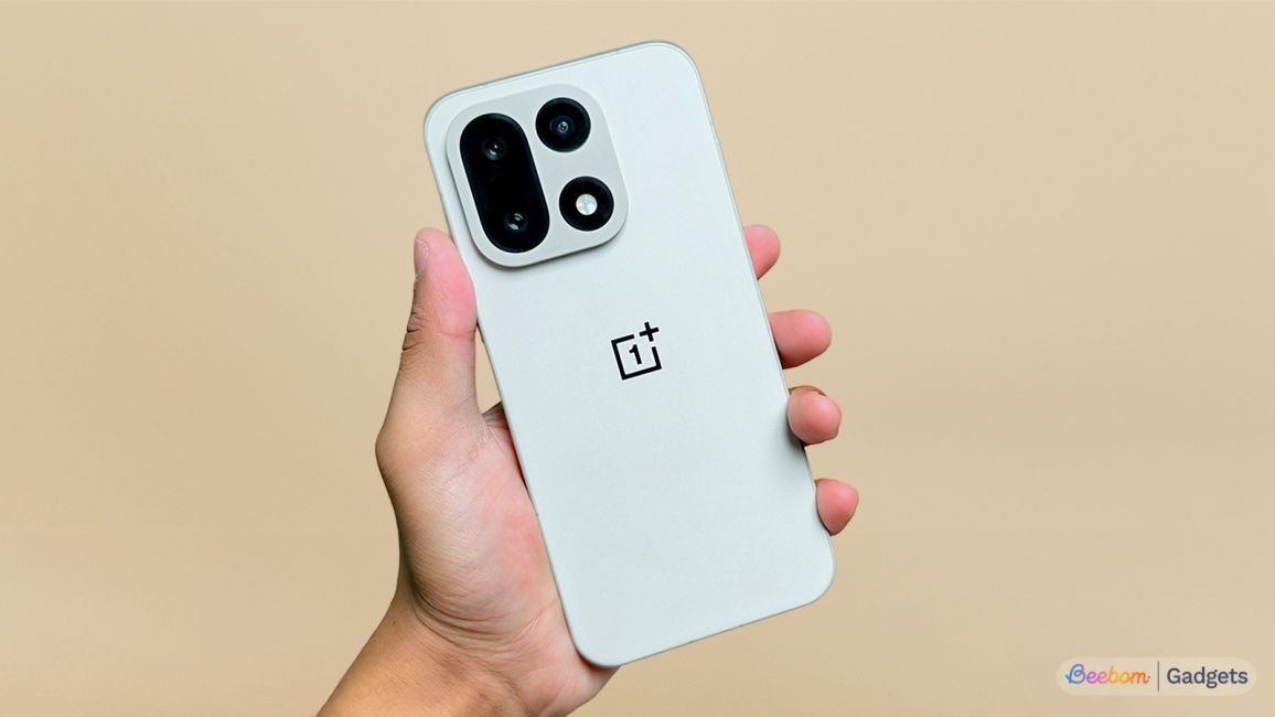 OnePlus 15 back design showcased while in hand